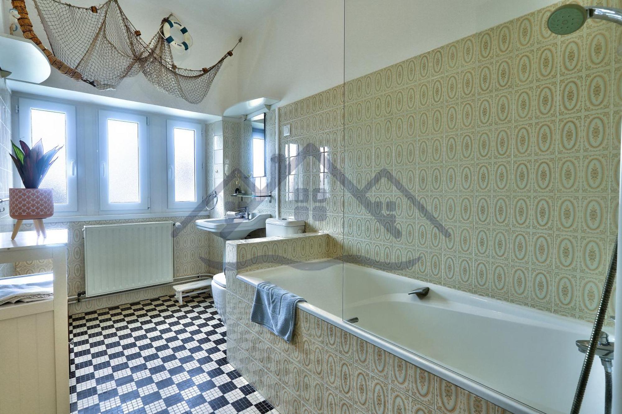 Ty Geoland: Charming Garden Home in Guilvinec with Wi-Fi Exterior photo