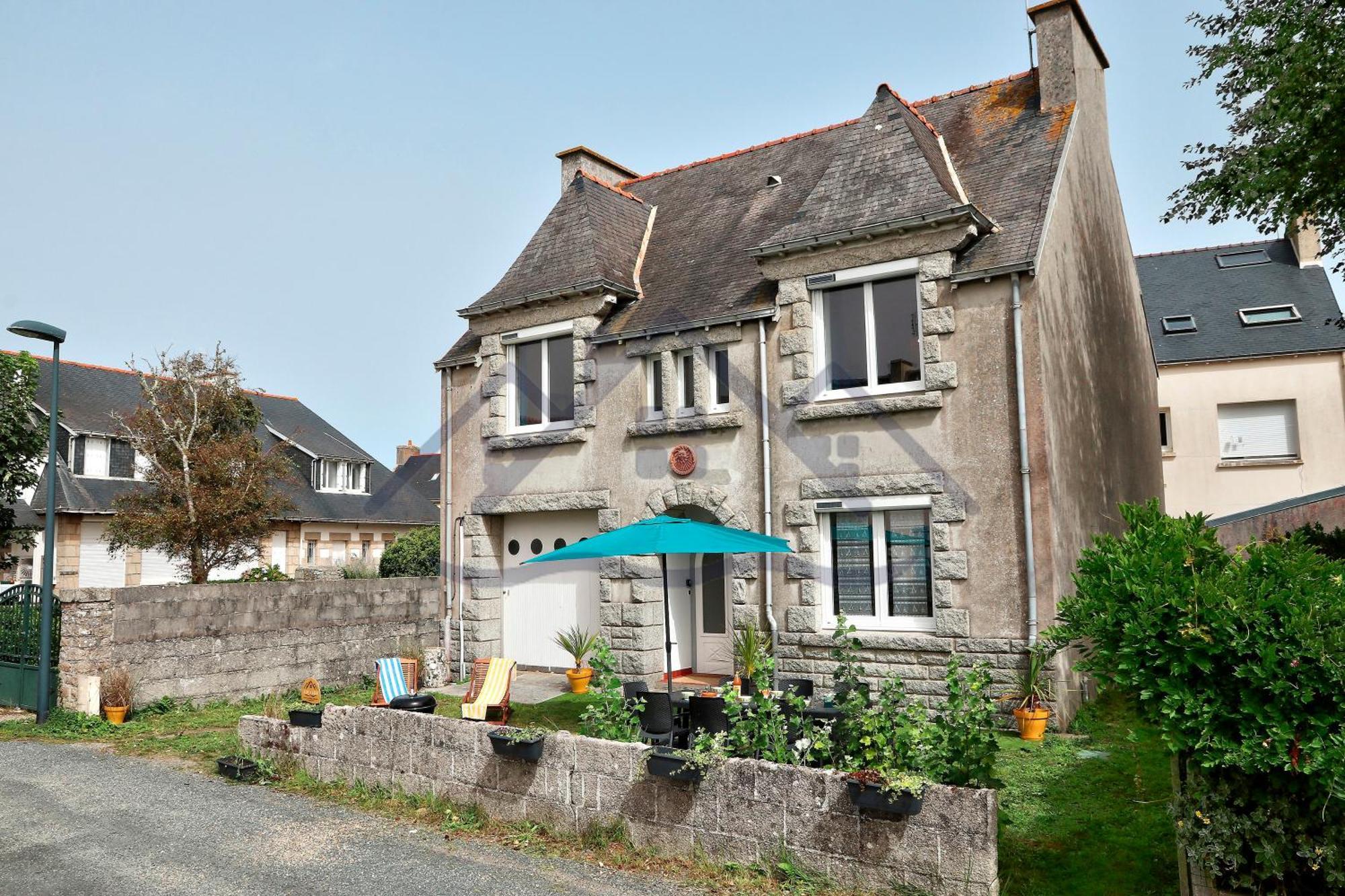 Ty Geoland: Charming Garden Home in Guilvinec with Wi-Fi Exterior photo